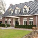 Huis met drie dezelfde dakkapellen - 1